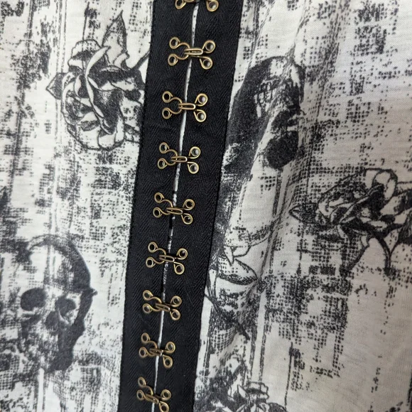 Gothic Skull Print Tank Top with Lace-Up Detail - Picture 4 of 6
